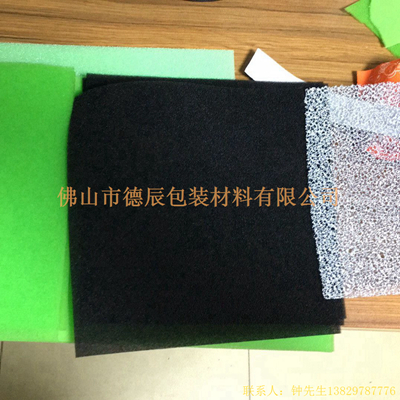 過濾海綿也稱網狀海綿，爆破海綿。聚氨酯過濾海綿由普通開孔軟泡高溫爆破開孔加工而成，爆破除掉了泡沫網絡之間原有的氣泡膜，得到了主體骨架網狀結構。
過濾海綿的空隙率高達97%，具有優(yōu)異的透氣性、良好的柔軟性和較高的機械強度。
