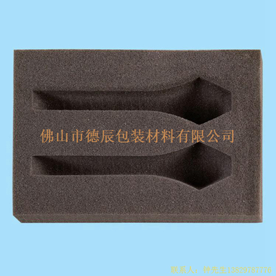 海綿內(nèi)托對各行各業(yè)產(chǎn)品起到絕緣、密封、防震、防塵、填充、隔音、固定，能夠保護包裝產(chǎn)品在運輸過程中安然無恙，起到保護產(chǎn)品的一個作用，同時可以美化產(chǎn)品，提升產(chǎn)品檔次。