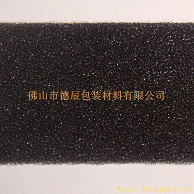 過濾海綿也稱網(wǎng)狀海綿，爆破海綿。聚氨酯過濾海綿由普通開孔軟泡高溫爆破開孔加工而成，爆破除掉了泡沫網(wǎng)絡(luò)之間原有的氣泡膜，得到了主體骨架網(wǎng)狀結(jié)構(gòu)。
過濾海綿的空隙率高達(dá)97%，具有優(yōu)異的透氣性、良好的柔軟性和較高的機(jī)械強(qiáng)度。
