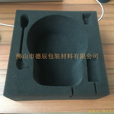 海綿內(nèi)托對(duì)各行各業(yè)產(chǎn)品起到絕緣、密封、防震、防塵、填充、隔音、固定，能夠保護(hù)包裝產(chǎn)品在運(yùn)輸過(guò)程中安然無(wú)恙，起到保護(hù)產(chǎn)品的一個(gè)作用，同時(shí)可以美化產(chǎn)品，提升產(chǎn)品檔次。